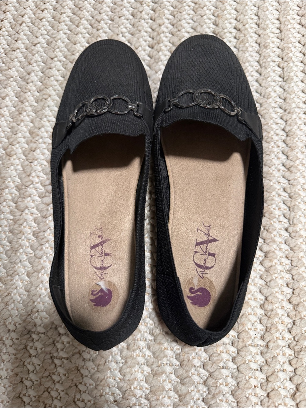 Gloria Vanderbilt Black Slip-On Flats with Chain Detail